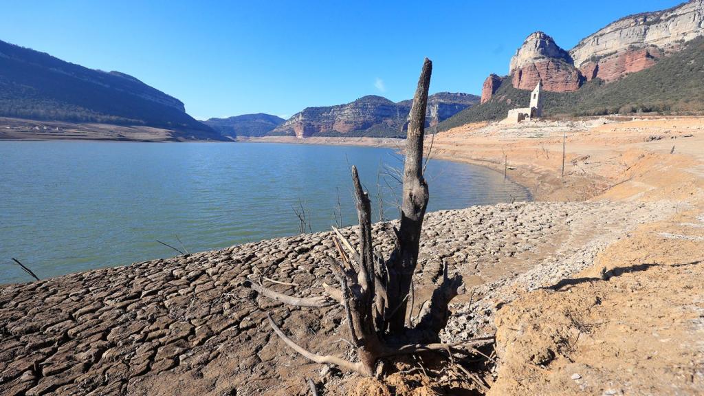Un embalse seco de Cataluña.