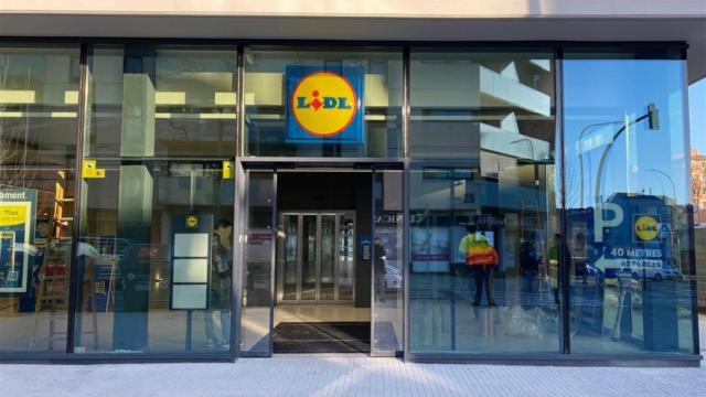 Puerta de entrada Lidl.