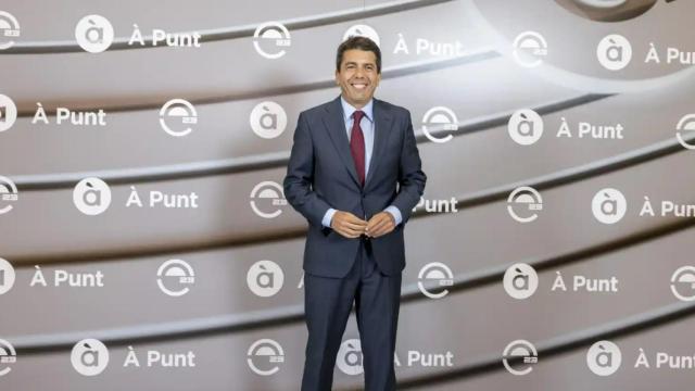 Carlos Mazón, en À Punt durante una imagen de archivo. EE