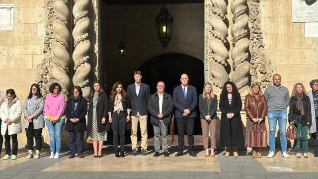 Minuto de silencio en la ciudad de Alicante.