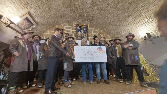 Martínez Ares recoge un premio.