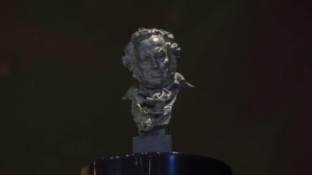 Una de las estatuillas de los Premios Goya.