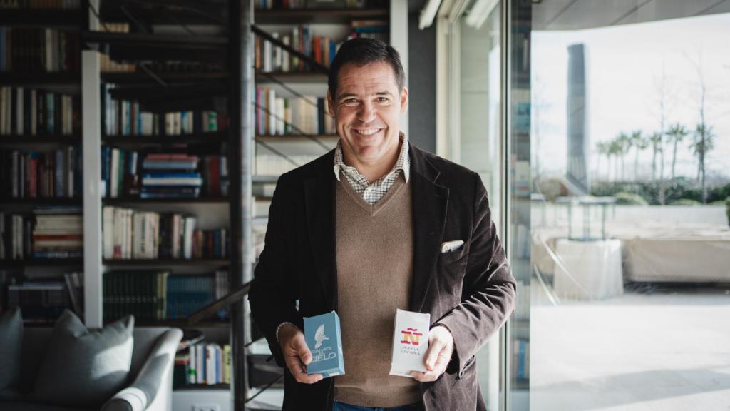 Luis Alfonso de Borbón en su casa antes de la entrevista con EL ESPAÑOL.