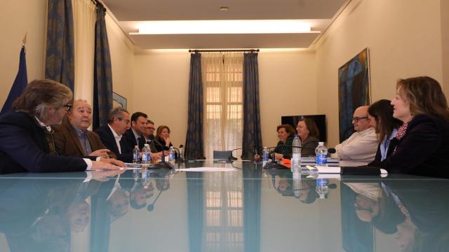 Los representantes de Generalitat Valenciana, Diputación de Alicante y Gobierno de Murcia en la reunión de este viernes.