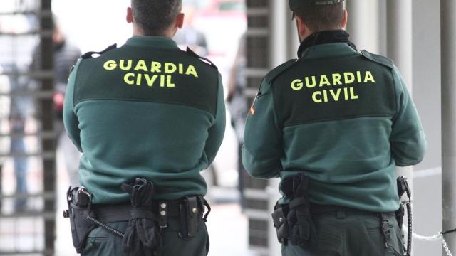 Dos agentes de la Guardia Civil, en una imagen de archivo.