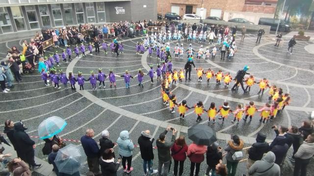 Los alumnos del Miguel Hernández celebran los carnavales en Santa Marta de Tormes
