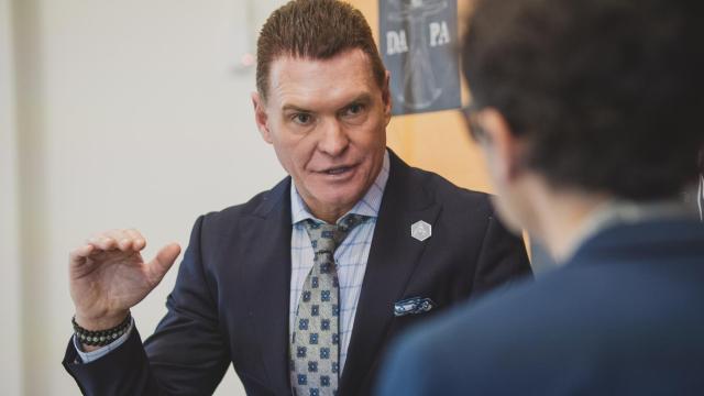 Tim Deer es fundador y presidente de la Sociedad Americana de Neurociencia y Dolor.