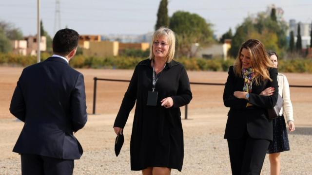 María José Mira, en los terrenos de PowerCo en Sagunto. EE