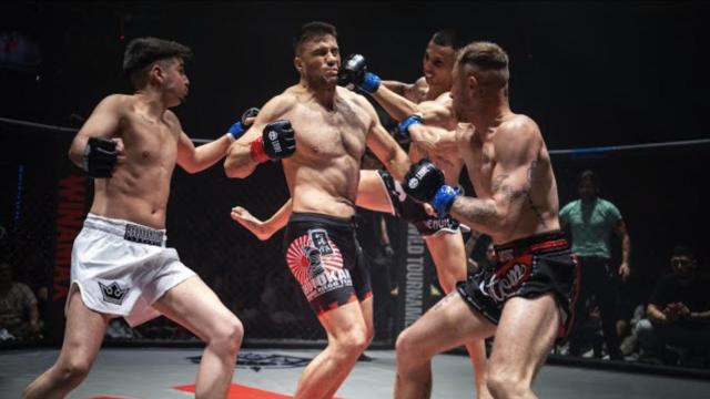 La pelea 3 contra 1 del evento Dogfight Wild Tournament