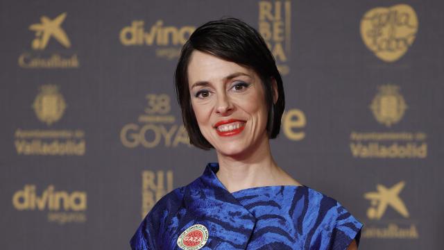 La directora de '20.000 especies de abejas' Estibaliz Urresola Solaguren a su llegada a la ceremonia de entrega de la 38 edición de los Premios Goya, este sábado en Valladolid. Foto: EFE/ Mariscal