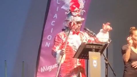 Javier Ruiz canta 'Pedrito y sus amigos' en el carnaval de Miguelturra