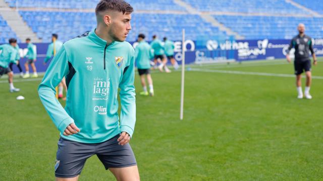 Roberto durante un entrenamiento con el Málaga CF