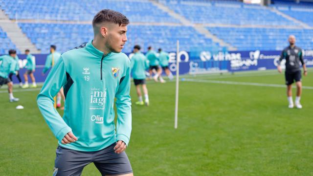 Roberto durante un entrenamiento con el Málaga CF