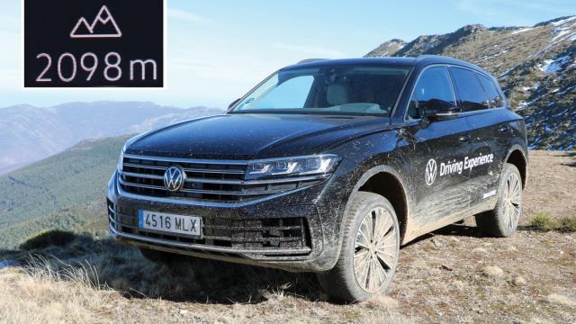 El Volkswagen Touareg en la cima de la estación de esquí de La Pinilla, en Madrid, a 2.098 metros de altura.