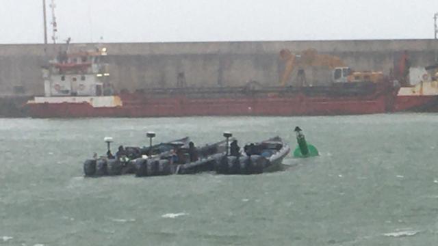 Las narcolanchas, en el puerto de Barbate el pasado viernes por la mañana, en el lugar del trágico suceso..