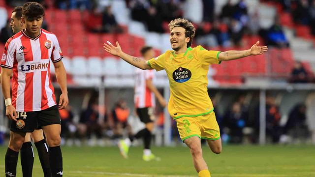 David Mella celebra su golazo ante la SD Logroñés