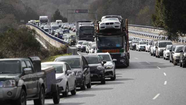 Imagen de las retenciones en la A-52.