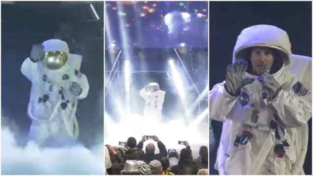 Jácome dando el pistoletazo de salida al Entroido de Ourense vestido de astronauta.
