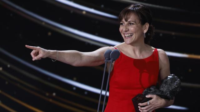 La actriz Malena Alterio tras recibir el Goya a Mejor actriz protagonista.