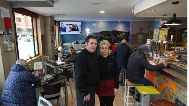 Susana Serrano y José Martín en su bar