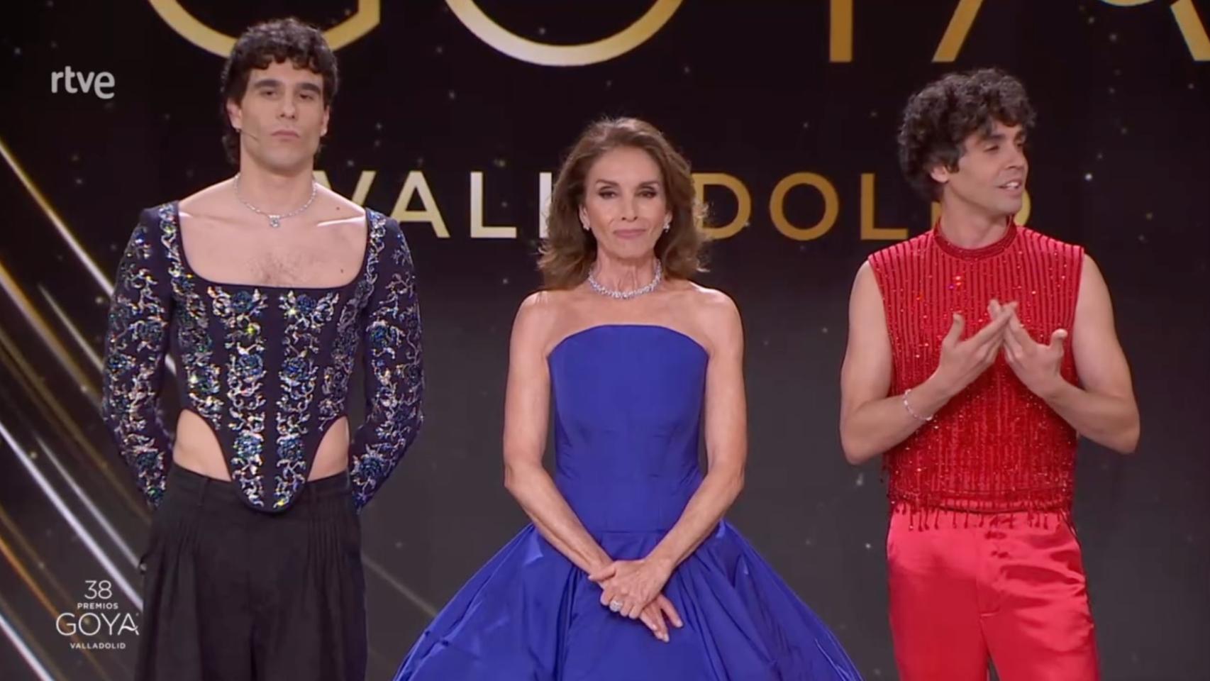 Los Javis y Ana Belén en la 38a edición de los Premios Goya.