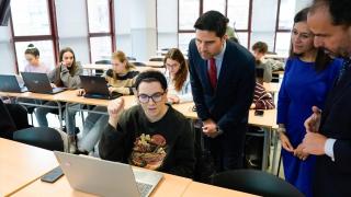 Madrid eliminará que se den en otro idioma Ciencias Sociales de Primaria e Historia de ESO y Bachiller