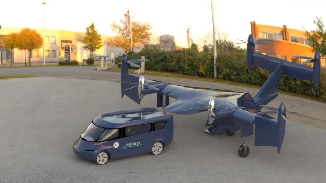 Furgoneta a punto de integrarse en la plataforma voladora