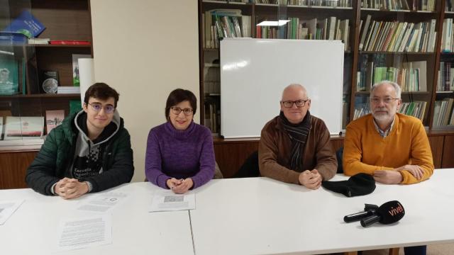 De izquierda a derecha: Rodrigo Martin de Asamblea Ciclista, Carmen Duce de Ecologistas en Acción, José Manuel Conde Federación AA VV Antonio Machado, Alejandro Aguado, de la Federación AAVV