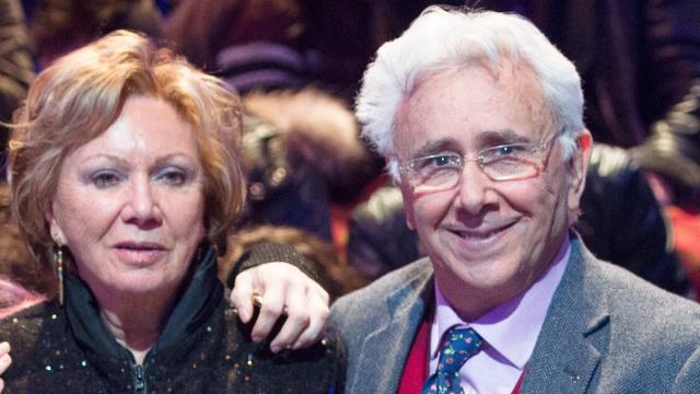 El mítico locutor Andrés Caparrós junto a su mujer, Julia Araújo, en una fotografía tomada en enero de 2017.