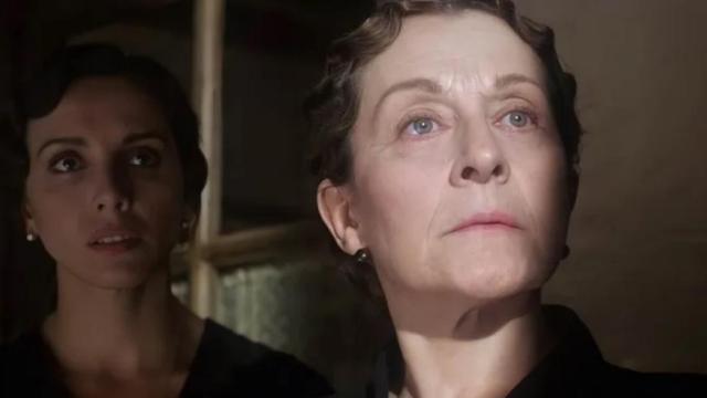 Ana Belén e Irene Gutiérrez Caba en la versión cinematográfica de Mario Camus