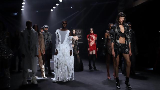 Colección de VISORI Studio, en el desfile de septiembre de 2023. EE