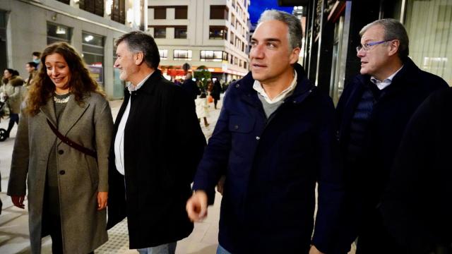 El vicesecretario de Política Autonómica y Municipal del Partido Popular, Elías Bendodo, mantiene un encuentro con la Junta Directiva provincial del partido, acompañado del secretario general del PPCyL, Francisco Vázquez, y la presidenta del PP de León, Ester Muñoz