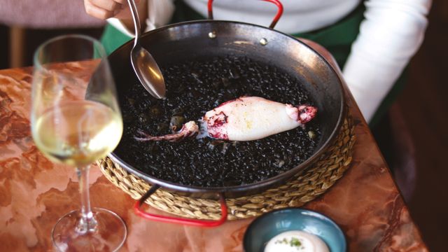 Reservas individuales y arroz para uno: restaurantes donde comer solo y no echar de menos la compañía