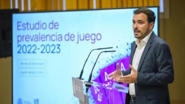 Garzón, el pasado mes de octubre, presentando en el Ministerio de Consumo un estudio sobre el juego.