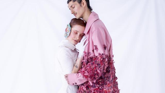 La diseñadora María Llinares presenta su colección Back to fashion con la que es es candidata al premio Allianz EGO Confidence in Fashion.