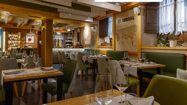 Una fotografía del comedor del restaurante.