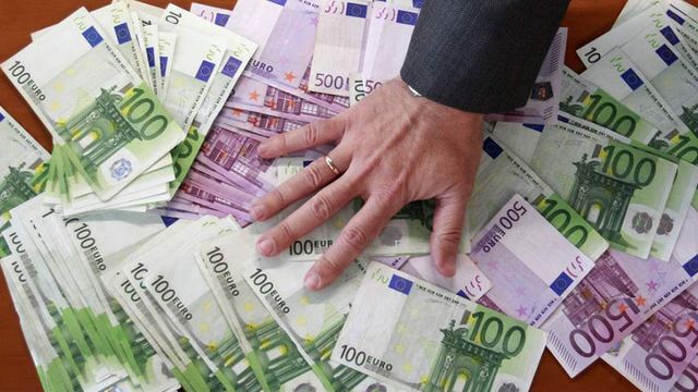 Dinero. Imagen de archivo