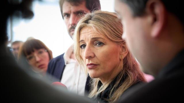 La vicepresidenta Yolanda Díaz, con el ministro Urtasun a su lado, este miércoles en Madrid, tras una reunión con asociaciones del mundo de la cultura.