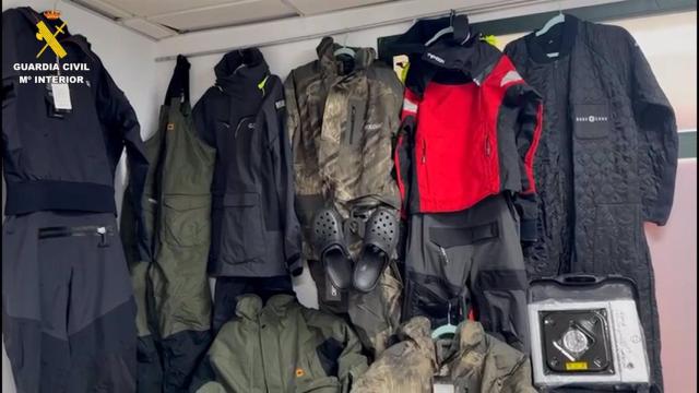 Material interceptado por la Guardia Civil en Trebujena (Cádiz) para abastecer a tripulantes de narcolanchas.