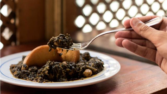Una tapa de espinacas con garbanzos.