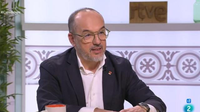 El conseller de Derechos Sociales de la Generalitat, Carles Campuzano, este jueves en una entrevista en La 2.