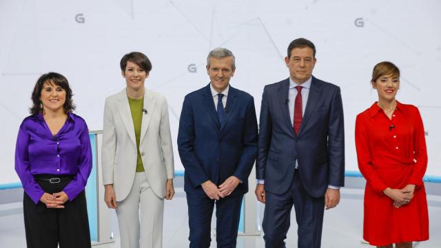 os candidatos a la presidencia de la Xunta, (i-d) por Podemos Isabel Faraldo, por el BNG Ana Pontón, por el PP Alfonso Rueda, por el PSdeG José Ramón Gómez Besteiro y por Sumar Marta Lois.