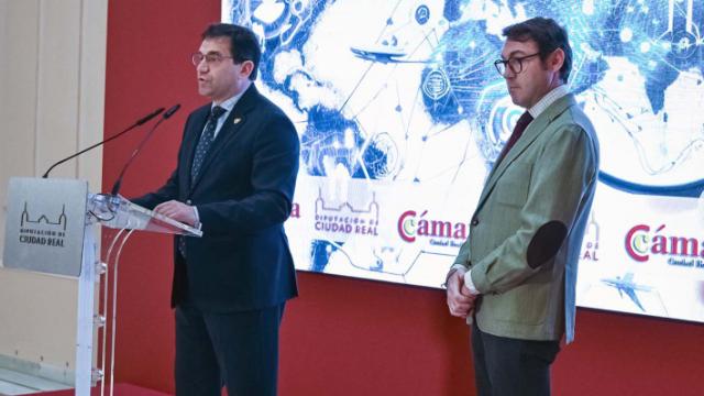 Miguel Ángel Valverde Menchero (i) y José Luis Ruiz (d), durante la rueda de prensa.