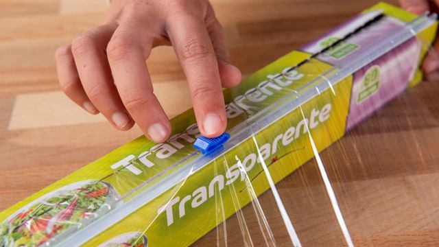 Nuevo sistema de corte con guillotina del film transparente de Mercadona.