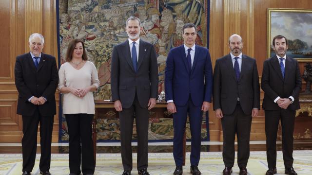 El presidente del TC, Cándido Conde-Pumpido, la presidenta del Congreso, Francina Armengol, el rey Felipe VI, el presidente del Gobierno, Pedro Sánchez, el presidente del Senado, Pedro Rollán, y el presidente del CGPJ, Vicente Guilarte.