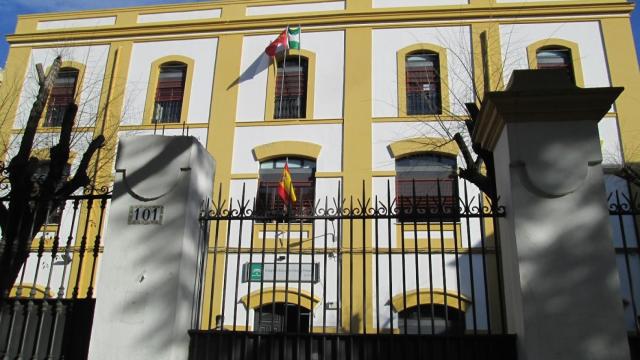 Fachada del Colegio Borbolla, ubicado en Luis Montoto