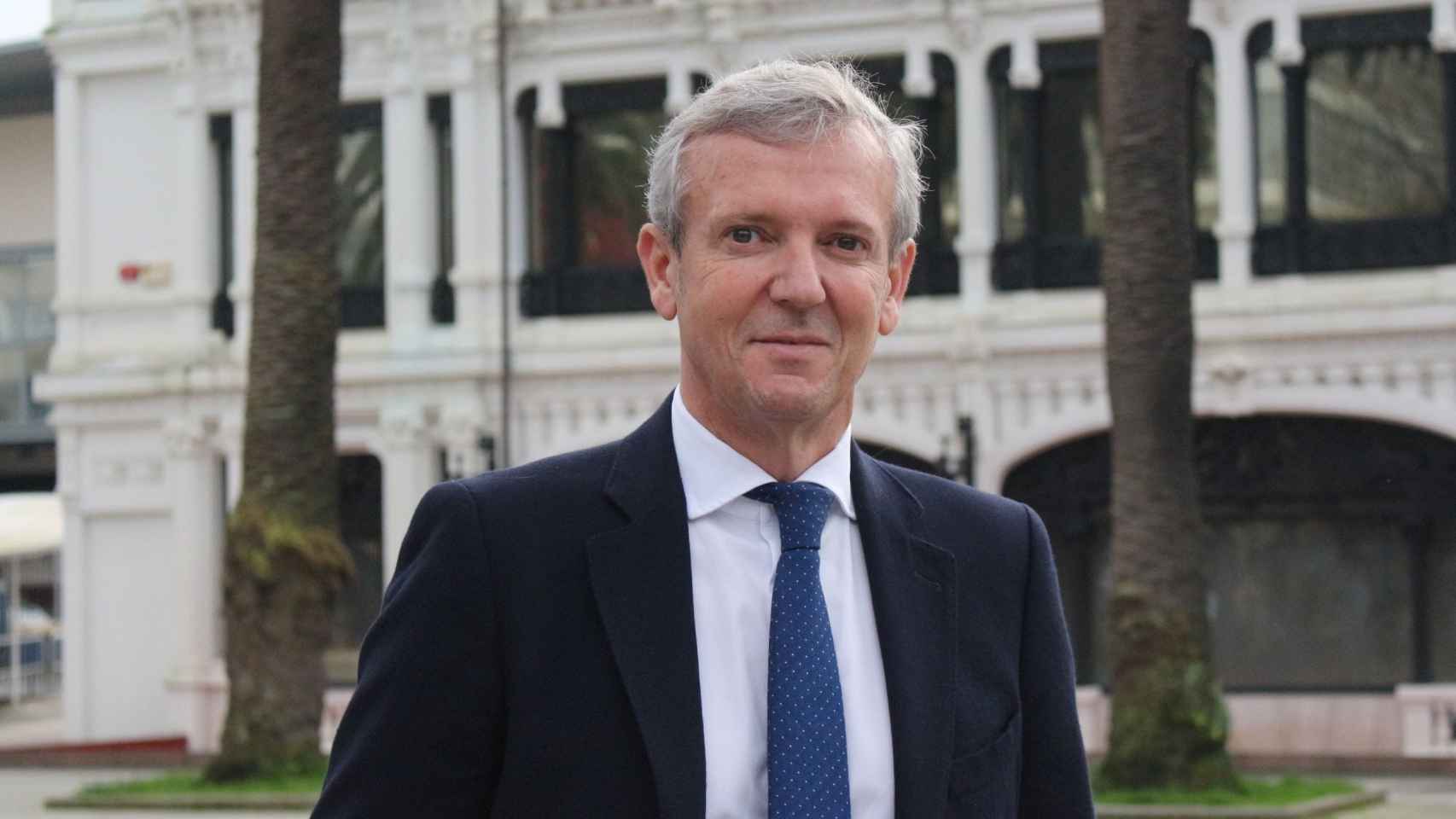 Alfonso Rueda, en los Jardines de Méndez Núñez de A Coruña.