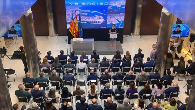 Mar Chao, presidenta de la Autoridad Portuaria de Valencia, en su toma de posesión. EE