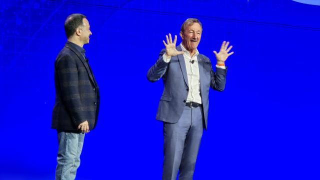 Gian Paolo Bassi y Bernard Charlès durante una de las ponencias del evento.