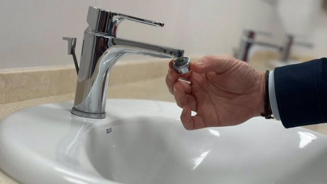 6.000 filtros de grifo para ahorrar un 50% de agua.
